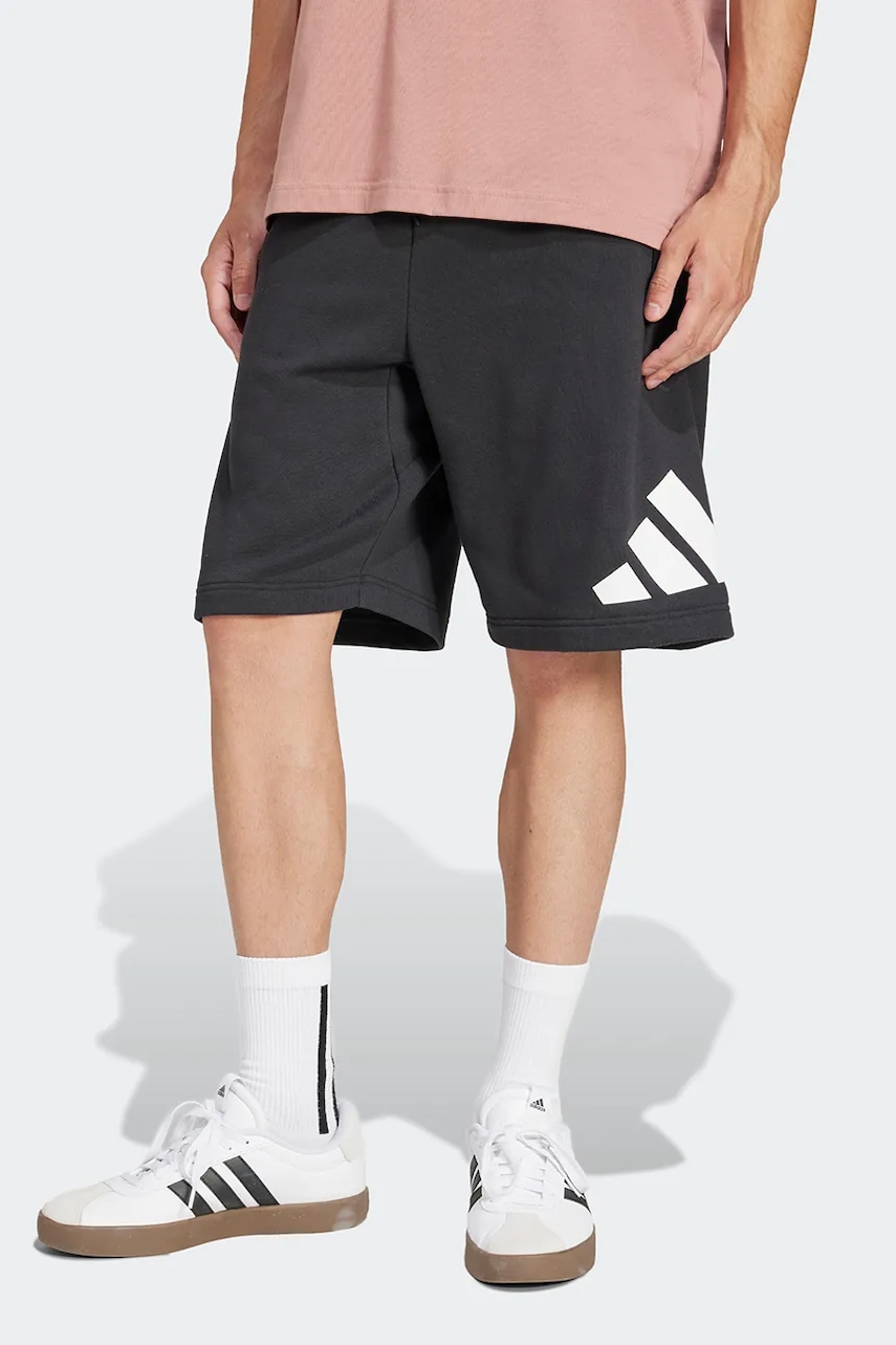 adidas  Essentials