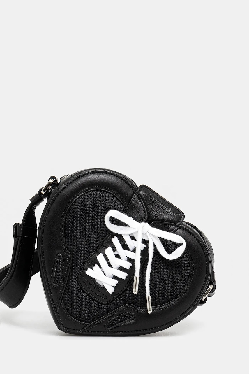 Ambush  Kožená kabelka  Strapped Heart Shoulder Bag