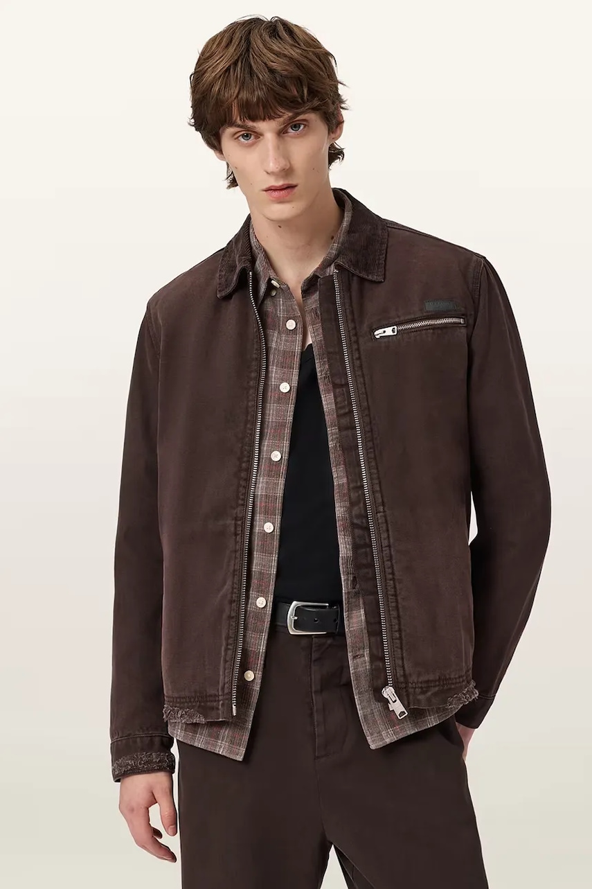 Bavlněná bunda AllSaints hnědá barva, přechodná, M080OB