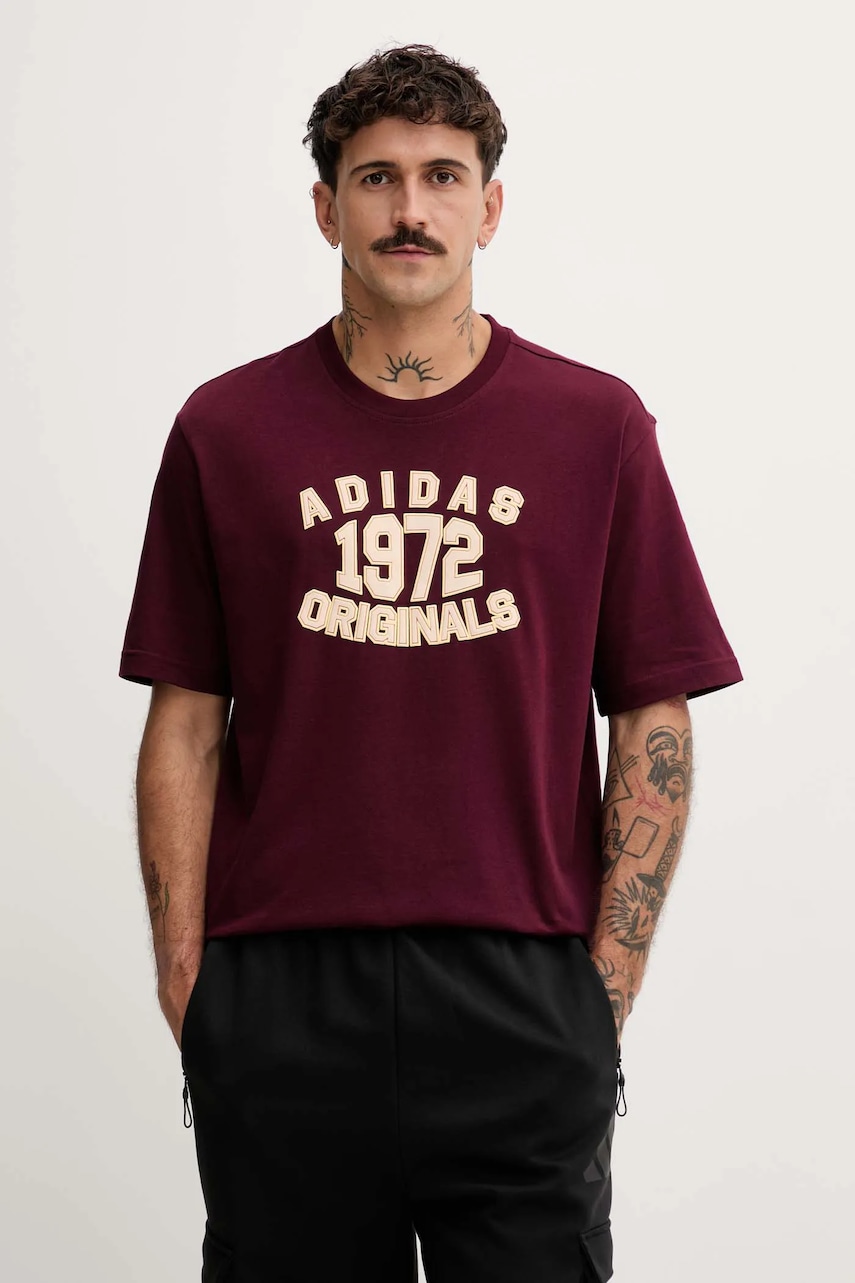 Bavlněné tričko adidas Originals Varsity pánské, vínová barva, s potiskem, JX8175