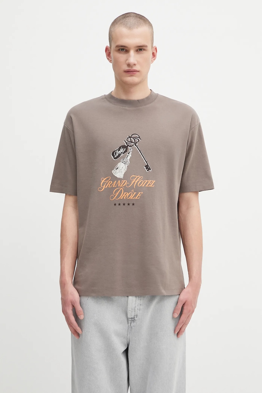 Bavlněné tričko Drôle de Monsieur Le Tshirt Grand HUtel pánské, hnědá barva, s potiskem, H.TS261.CO002