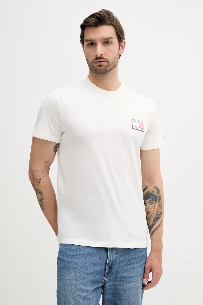 Bavlněné tričko Tommy Jeans pánské, bílá barva, s potiskem, DM0DM21577