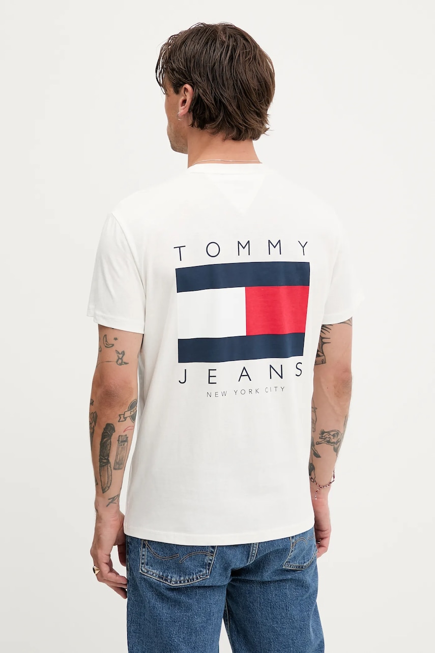 Bavlněné tričko Tommy Jeans pánské, bílá barva, s potiskem, DM0DM21910