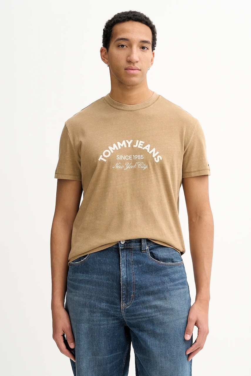 Bavlněné tričko Tommy Jeans pánské, hnědá barva, s aplikací, DM0DM22328