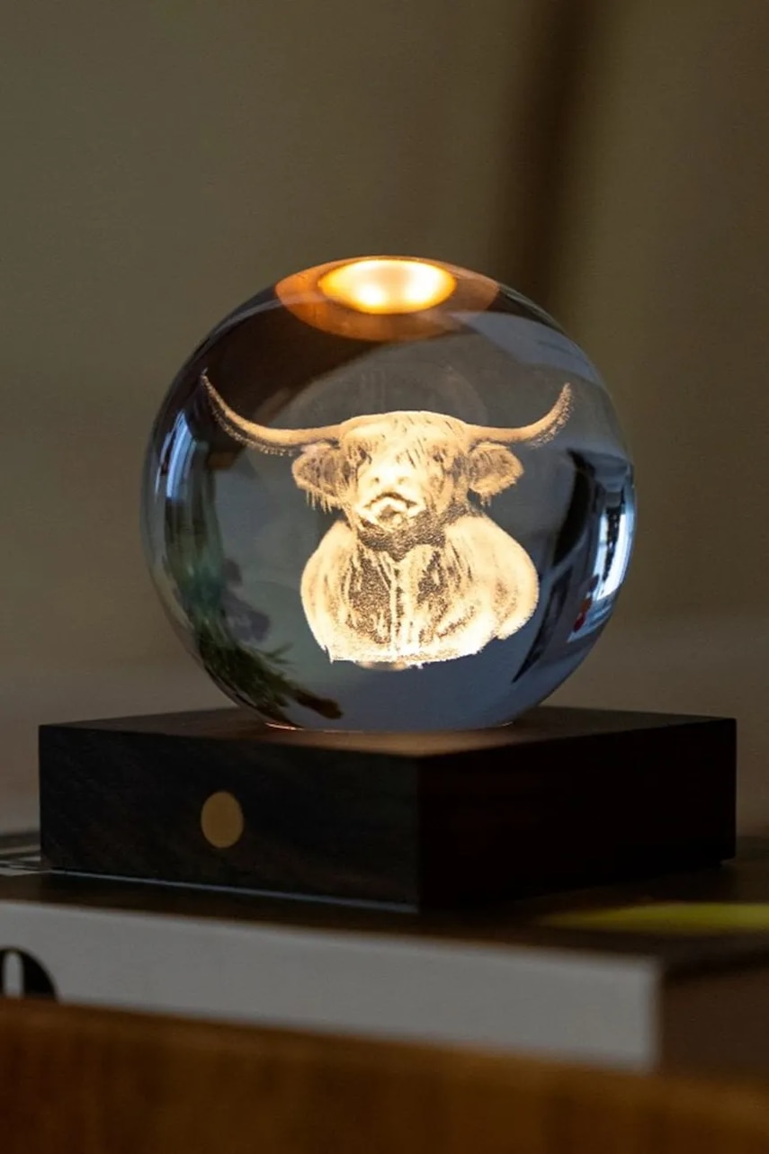 Bezdrátová dekorativní LED lampa Gingko Design Amber Crystal Light 9,5 x 8 x 8 cm