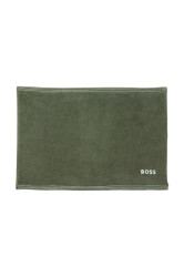 BOSS  Bavlněný koupelnový kobereček  EDGE Lichen 50 x 70 cm