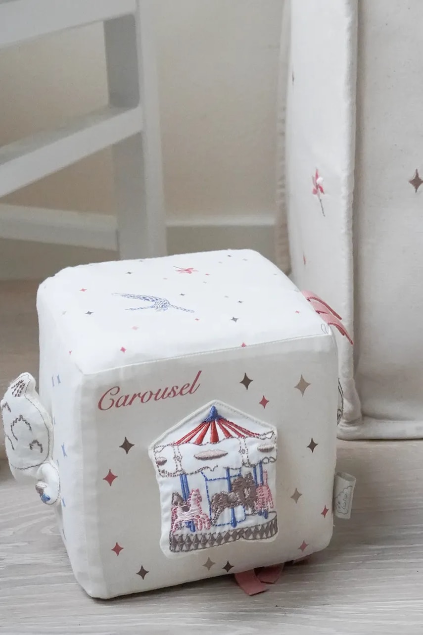 Cam Cam Copenhagen  interaktivní hračka dětská bavlněná Carousel
