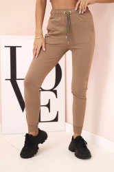 Dámské béžové tepláky s kapsami a řetízkem