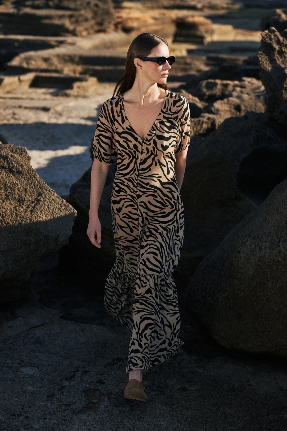 Dámské maxi šaty MOODO vzorované - béžová