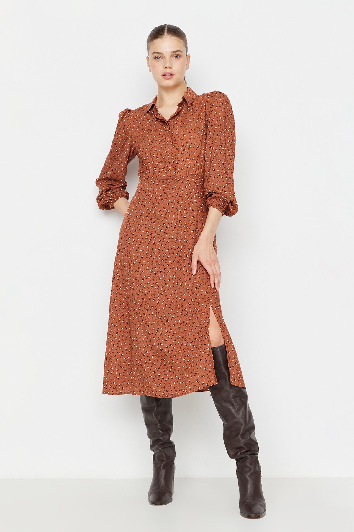 Dámské šaty Trendyol TWOAW23EL01349/Brown