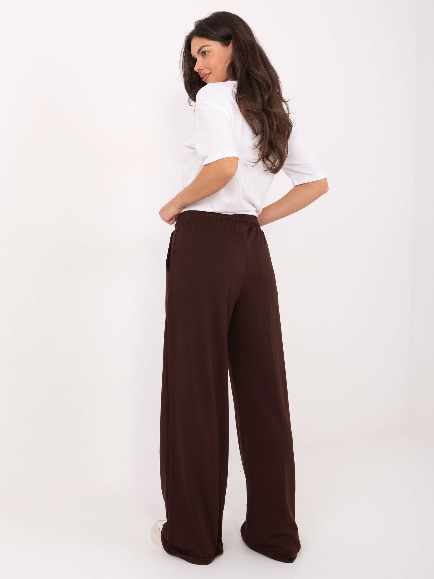 Dámské tepláky v tmavě hnědé barvě