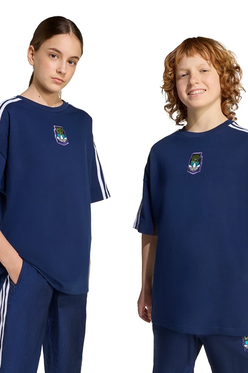 Dětské bavlněné tričko adidas Originals MINECRAFT tmavomodrá barva, s aplikací, KD9831