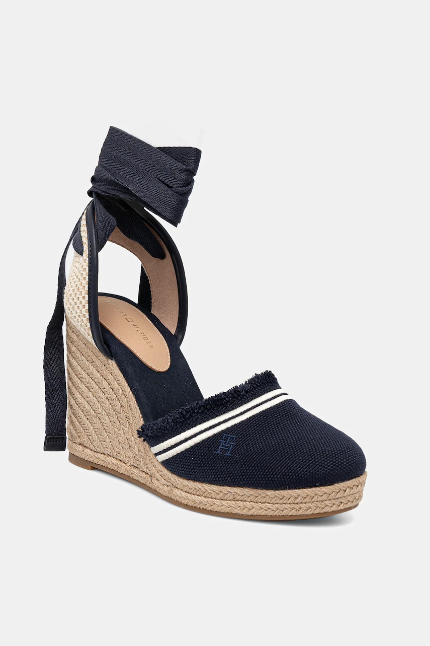 Espadrilky Tommy Hilfiger FRINGE CANVAS HIGH WEDGE tmavomodrá barva, na klínku, FW0FW08878