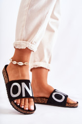 EVENTO Klasické nazouvací pantofle s nápisem Černá a stříbrne Bahari