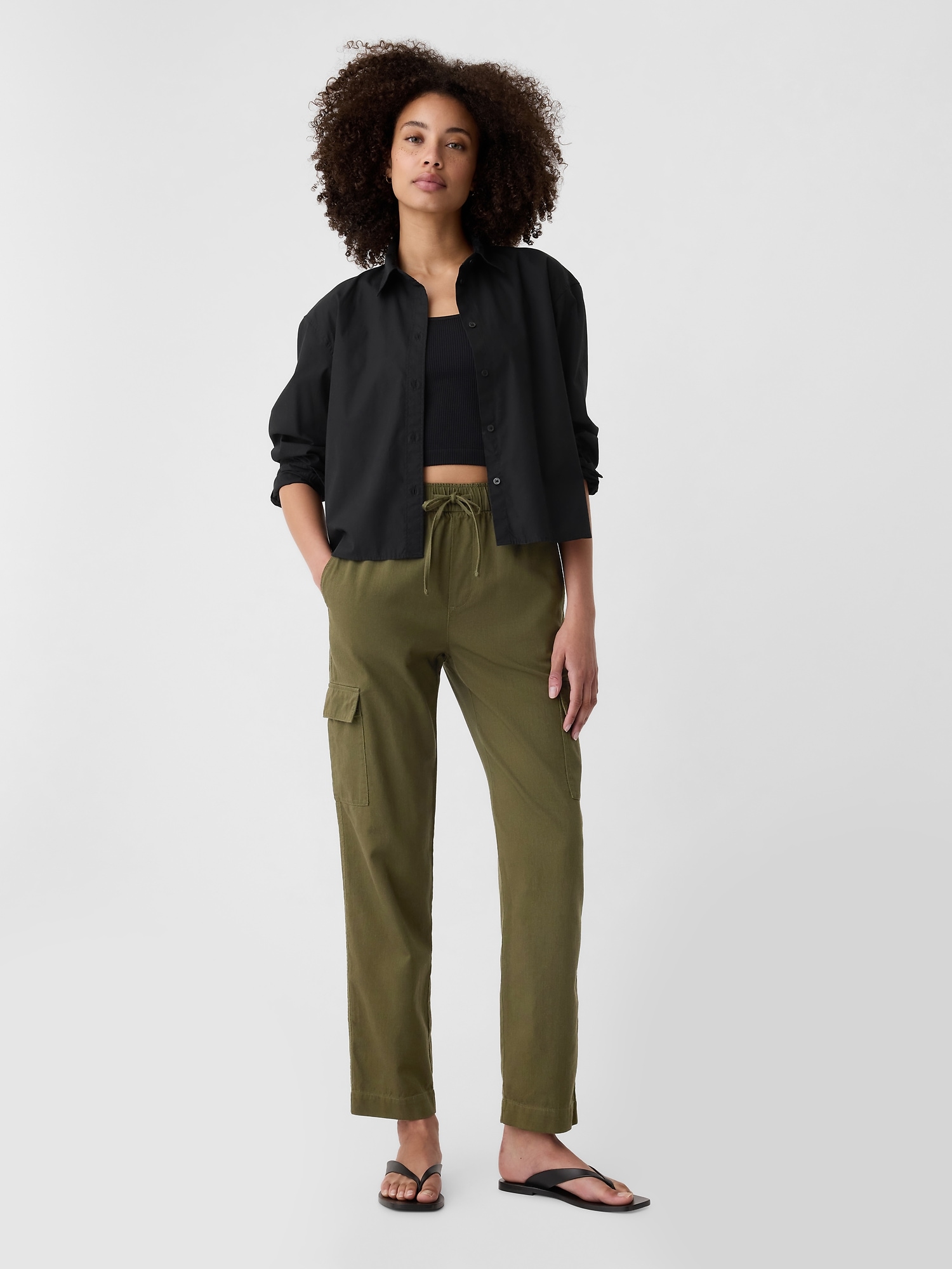 GAP Kalhoty s kapsami Mid Rise Easy Cargo - Dámské