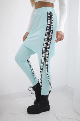 Kalhoty/oblek se selfie nápisem mint