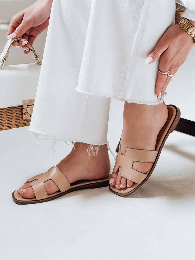 Klapki damskie z wcięciem CLASSROT beżowe Dstreet