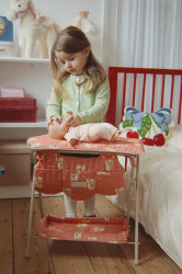 Konges Sløjd  hračka dětská DOLL CHANGING TABLE