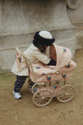 Konges Sløjd  kočárek pro panenky dětský MINNIE TULLE DOLL PRAM