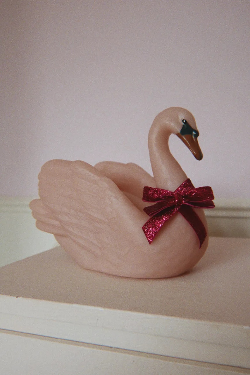 Konges Sløjd  noční lampička dětská SWAN LAMP