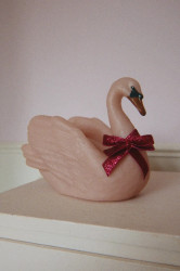 Konges Sløjd  noční lampička dětská SWAN LAMP