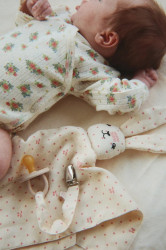 Konges Sløjd  plyšák dětský bavlněný SLEEPY RABBIT