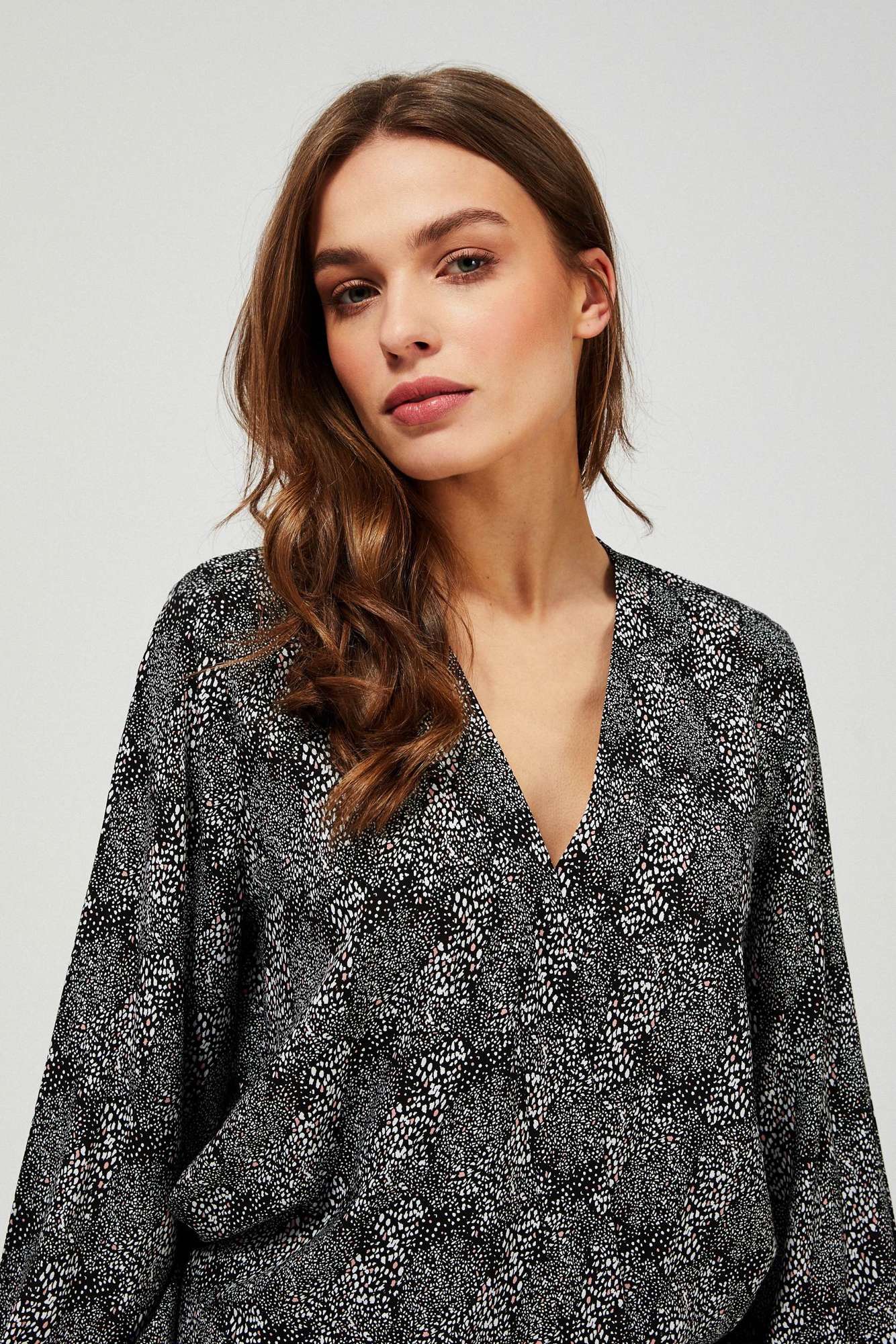 Košile s hlubokým výstřihem