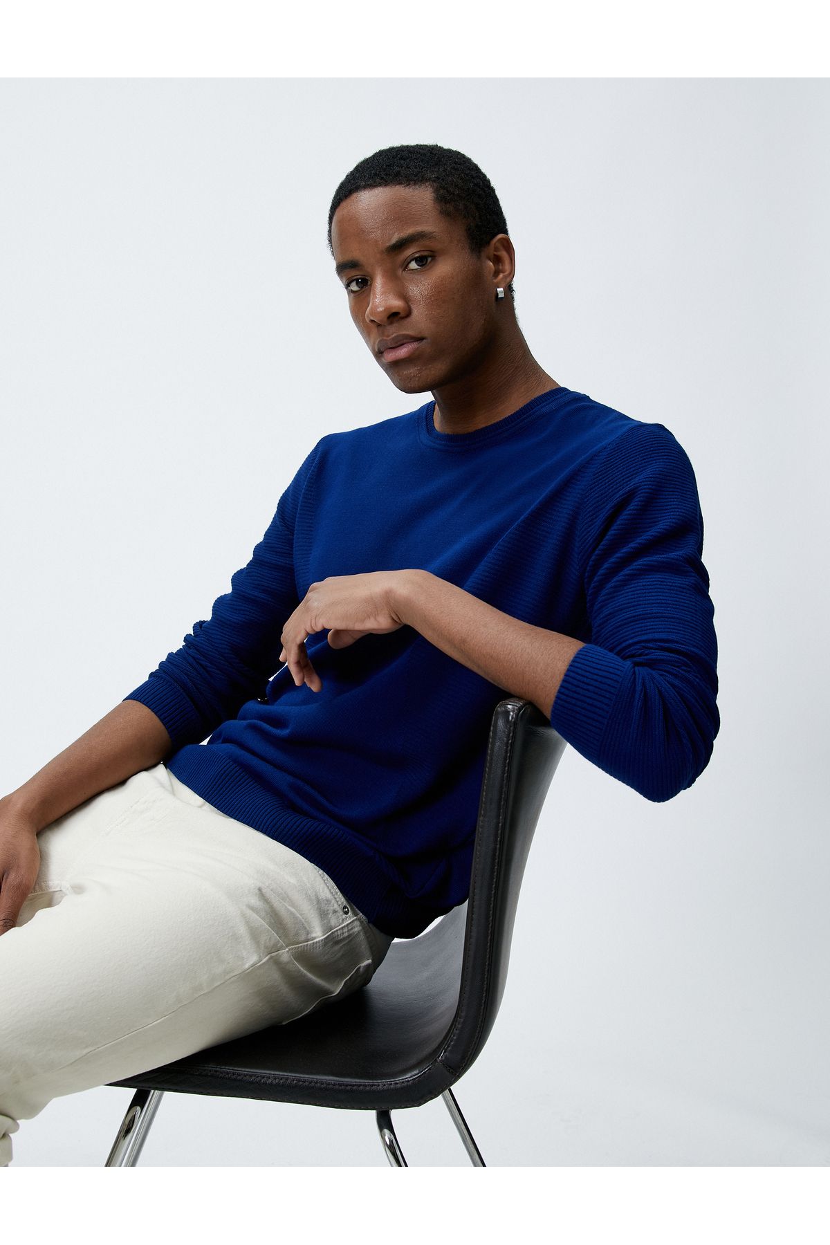 Koton Basic Svetr s Kulatým Výstřihem, Slim Fit, Dlouhý Rukáv, Texturovaný