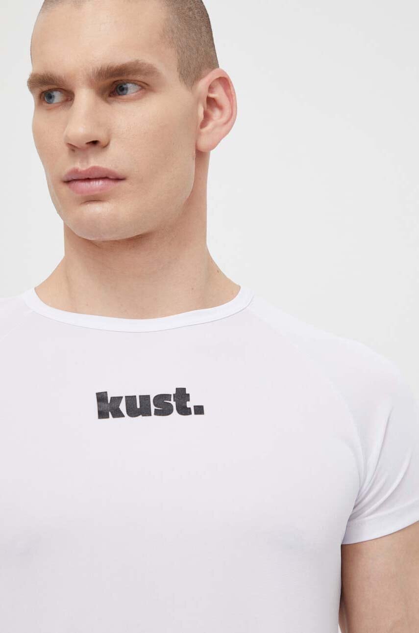 kust.  Tričko