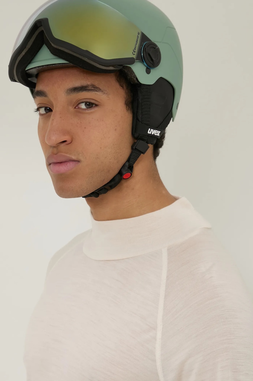 Lyžařská přilba Uvex Wanted Visor