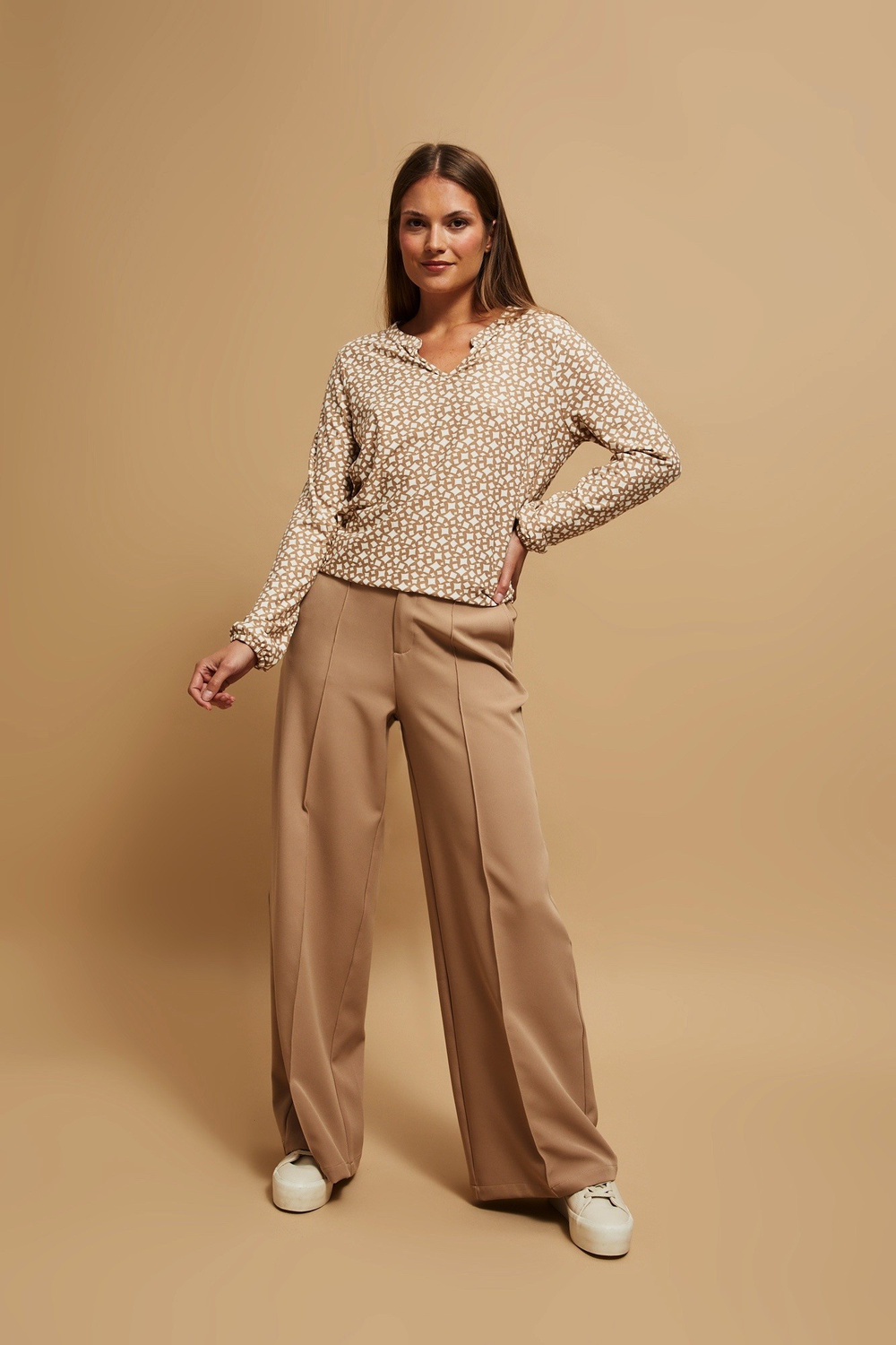 Marisse Patterned V-Neck Blouse With Pearl