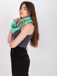 <p>Model je na fotce XS/S. Výška modelky 178 cm, váha 58 kg. Boky 90 cm, pas 62 cm, hrudník 82 cm.
