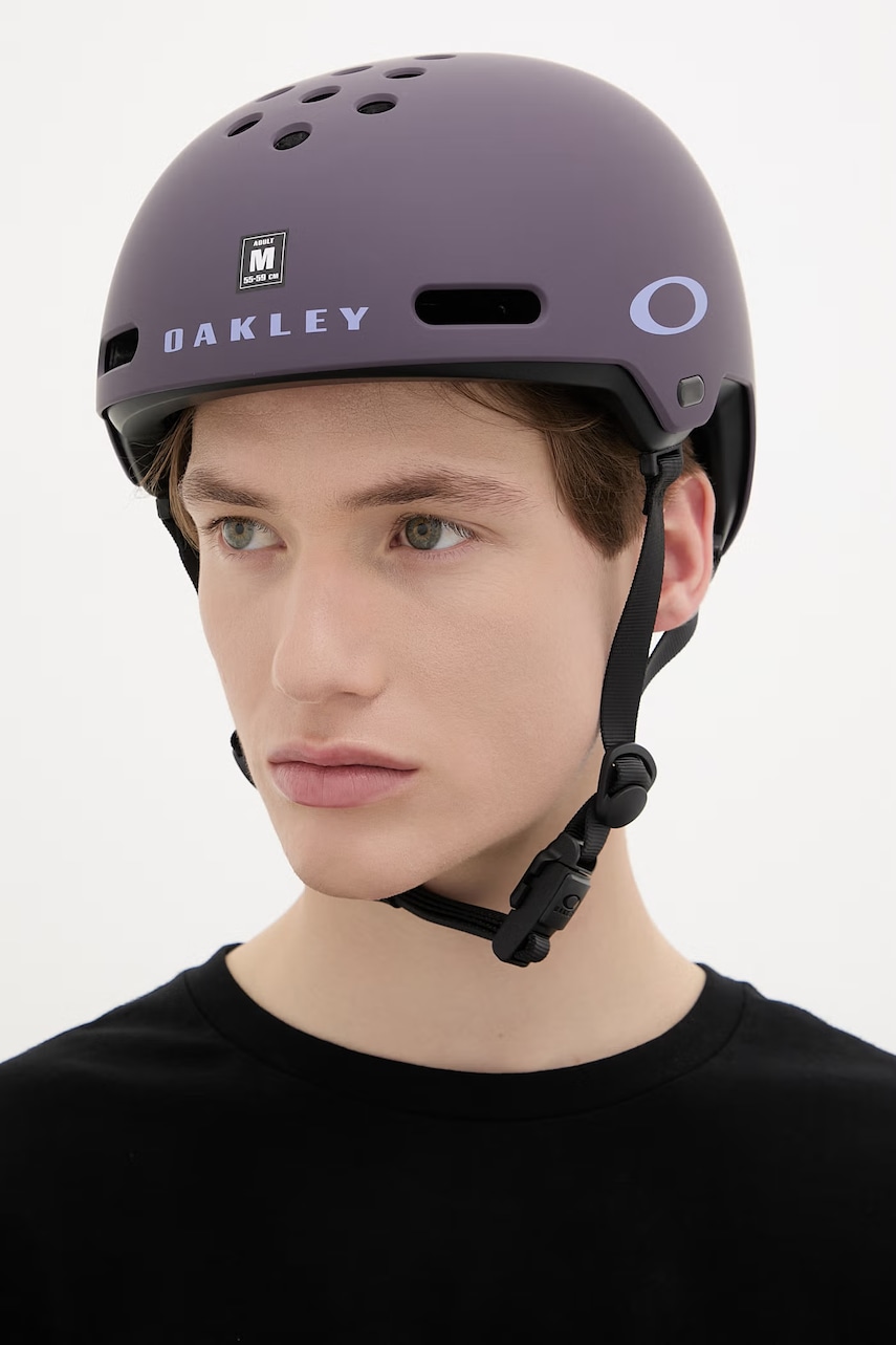 Oakley  helma