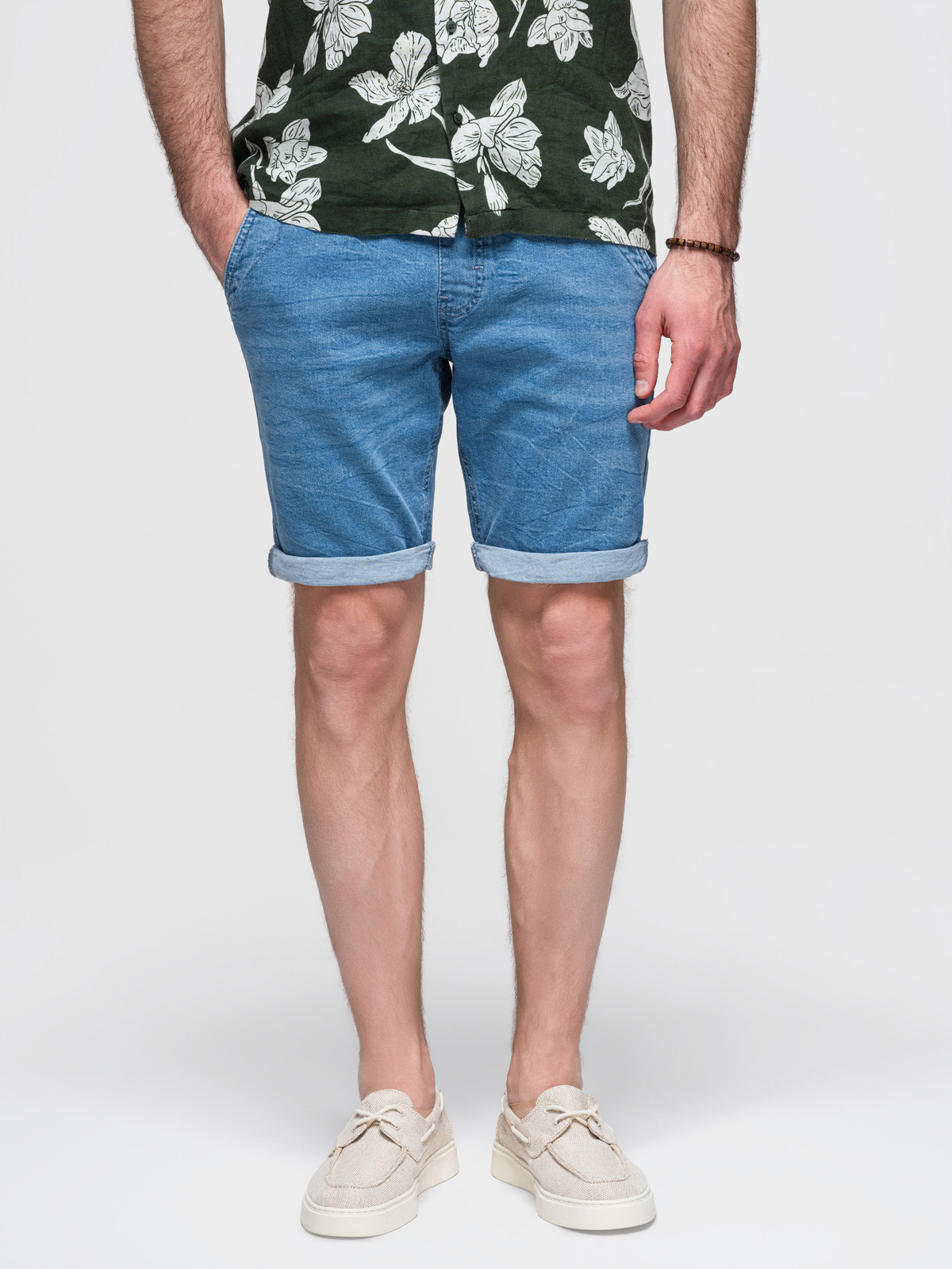 Ombre Men's denim shorts with rolled up leg - light blue