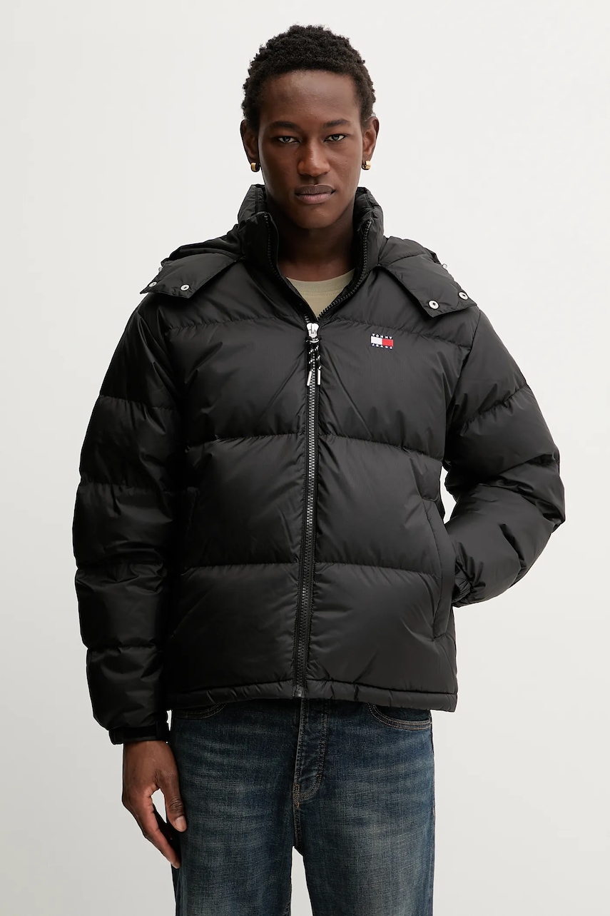 Péřová bunda Tommy Jeans černá barva, zimní, DM0DM22036