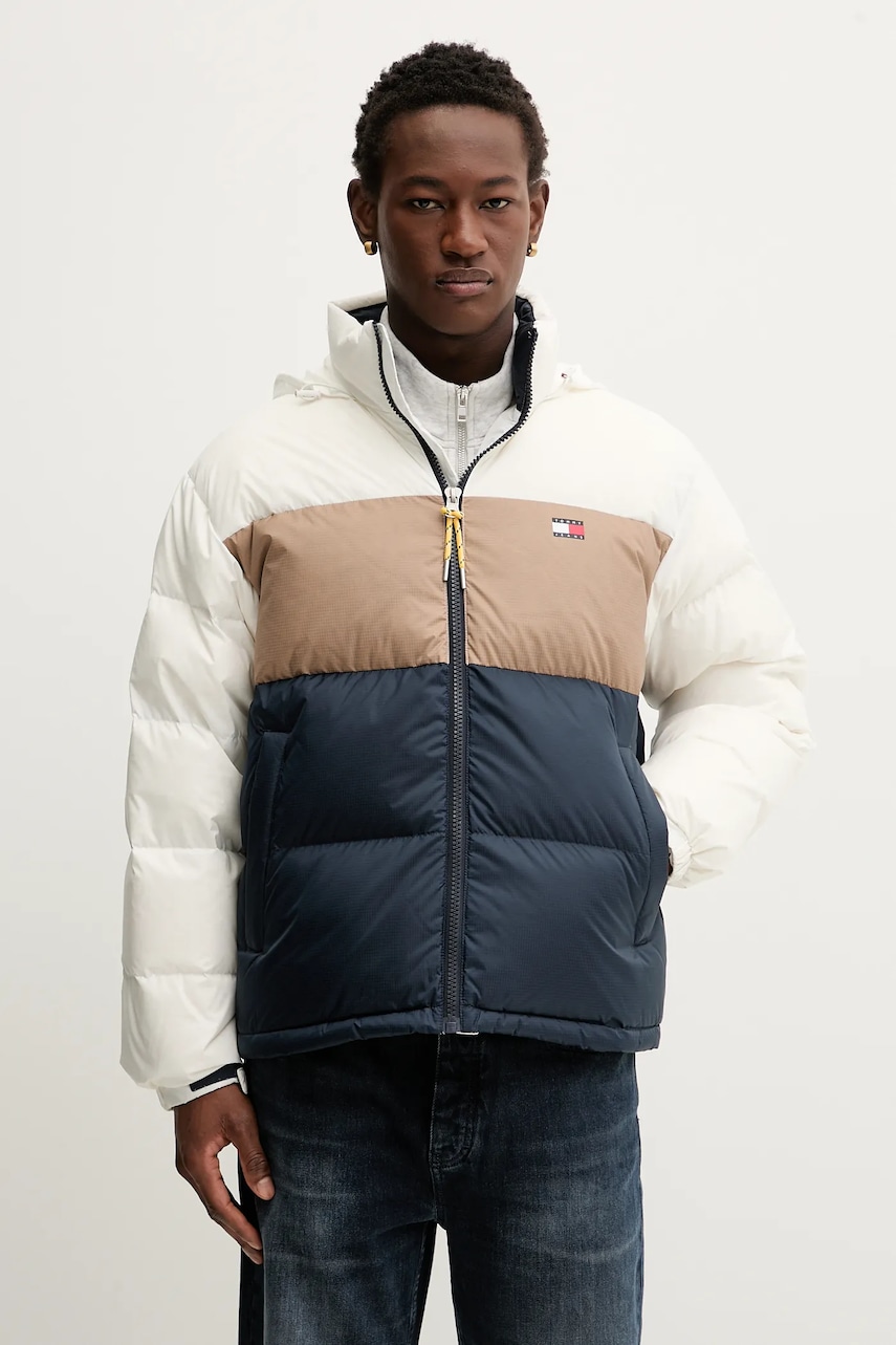 Péřová bunda Tommy Jeans tmavomodrá barva, zimní, DM0DM22117