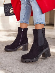 Resti Eko-suede women's ankle boots on a post Weggis