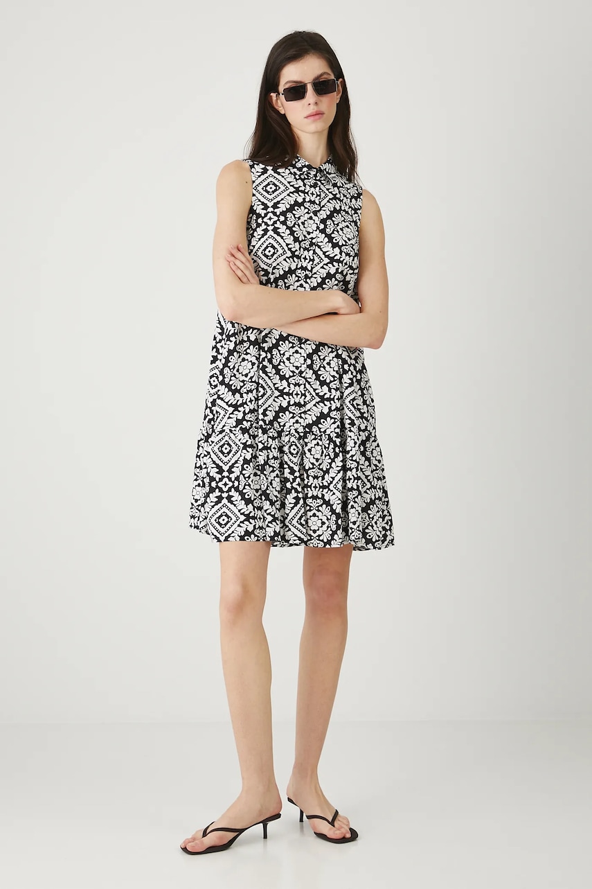 Šaty Medicine černá barva, midi, oversize