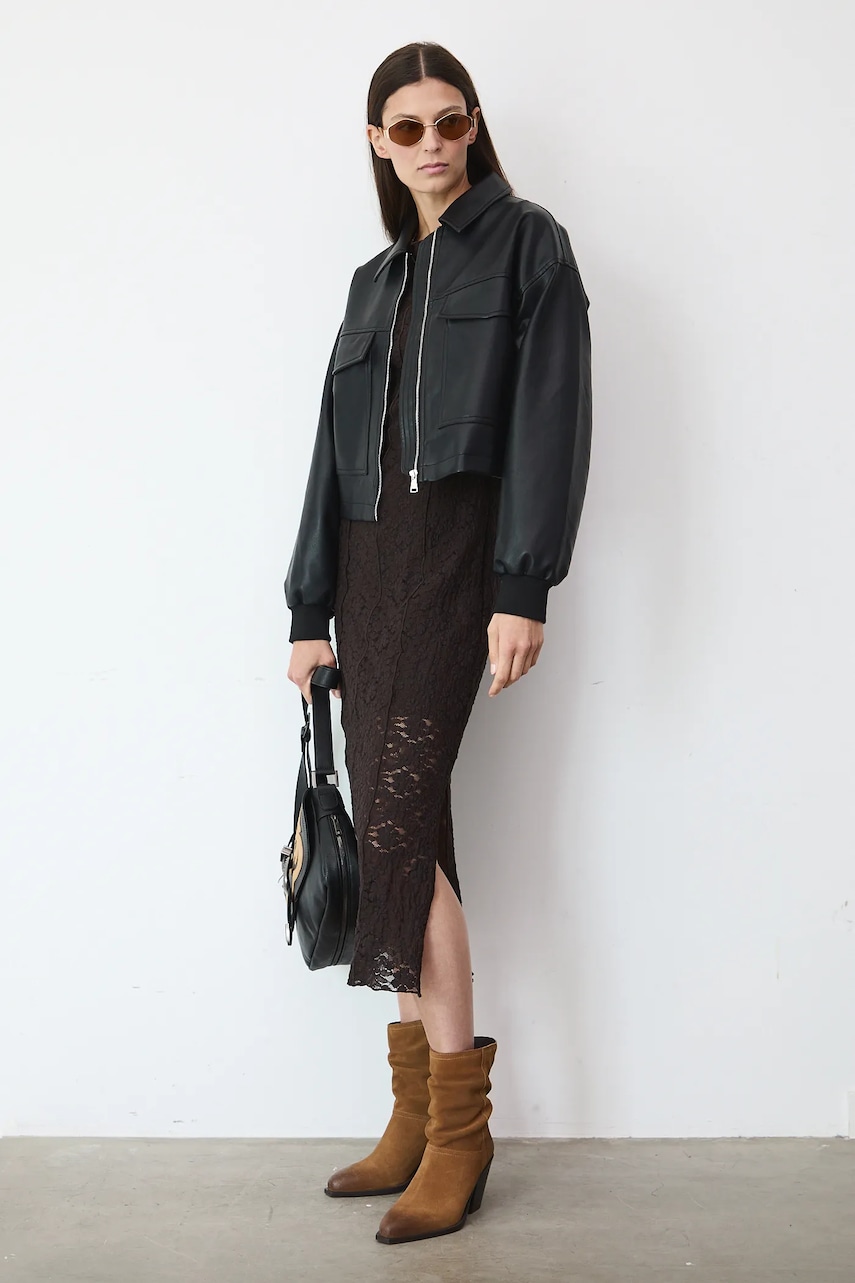 Šaty Medicine hnědá barva, midi, přiléhavé