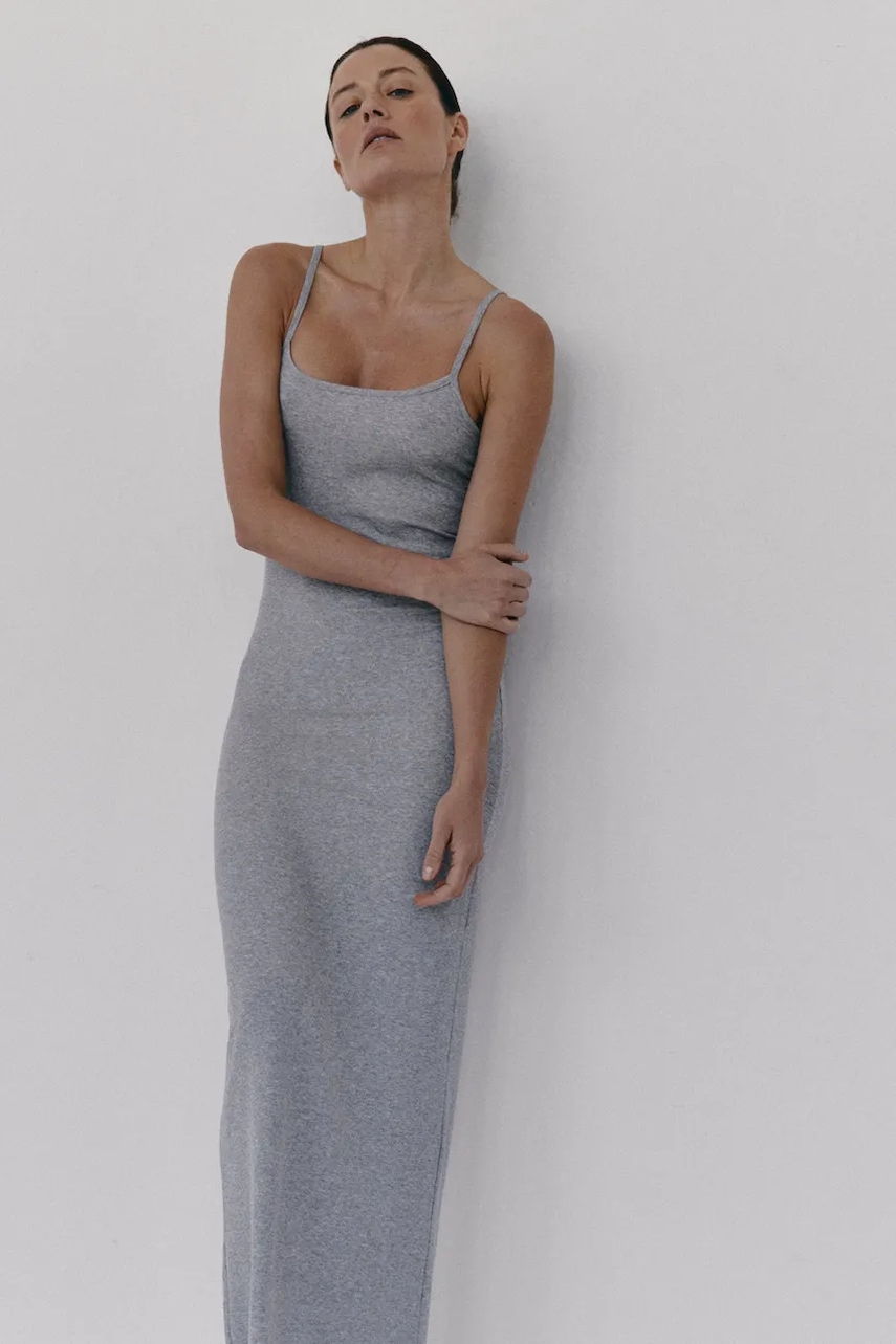 Šaty MUUV. JORDE šedá barva, maxi, přiléhavé