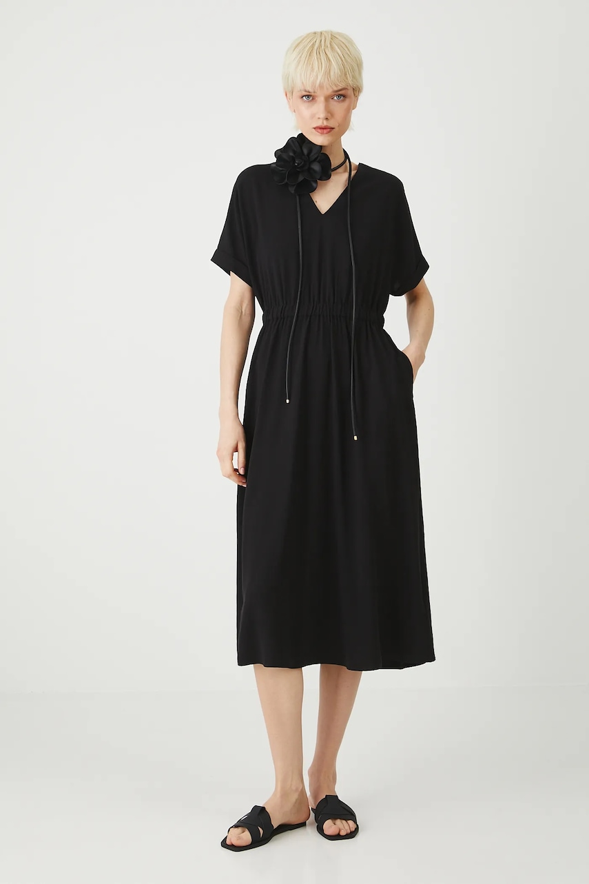 Šaty s příměsí lnu Medicine černá barva, midi, přiléhavé