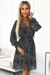 Šifonové šaty s výstřihem, volány a páskem Numoco