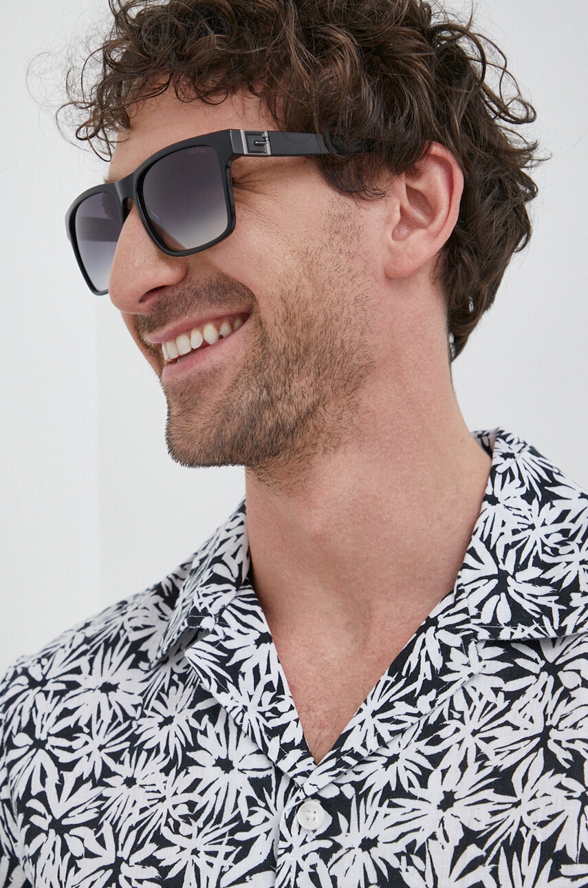 Sluneční brýle Guess