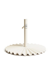 Stojan na zahradní slunečník Business & Pleasure Co. Clamshell Base 25 kg