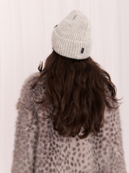 Světle šedá zimní čepice beanie