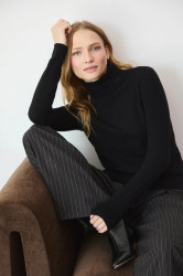 Svetr Medicine dámský, černá barva, s golfem