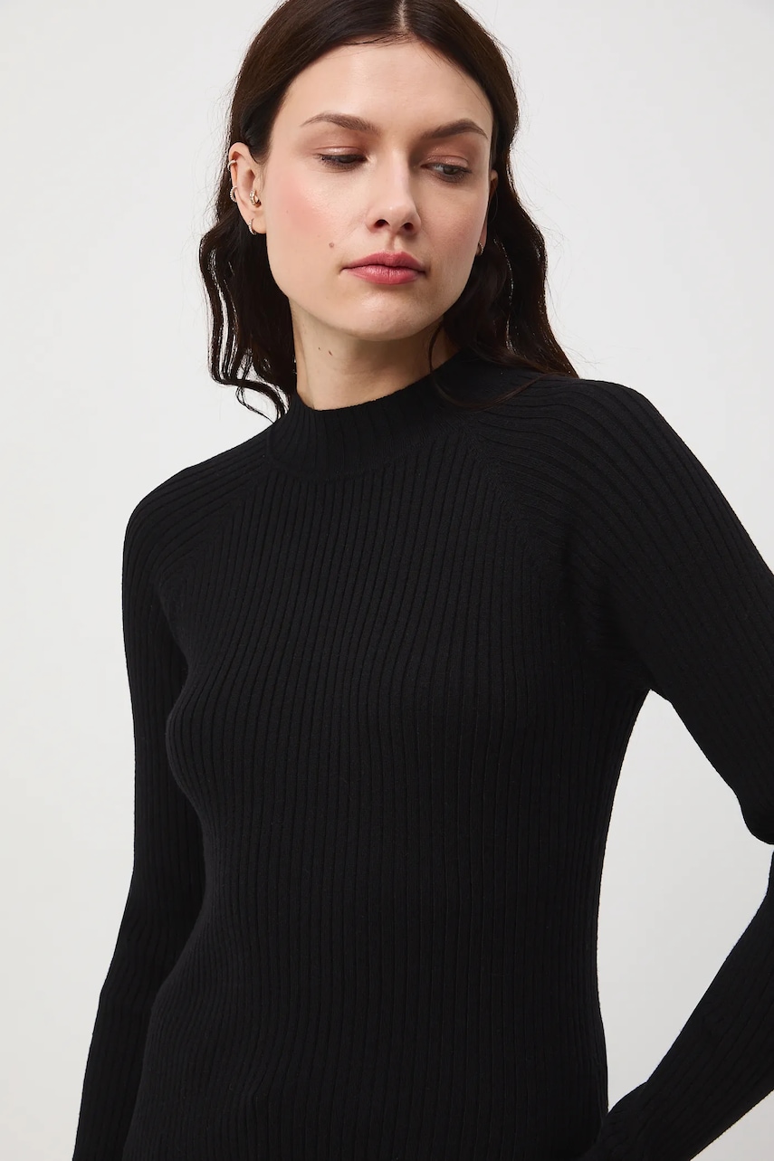 Svetr Medicine dámský, černá barva, s pologolfem
