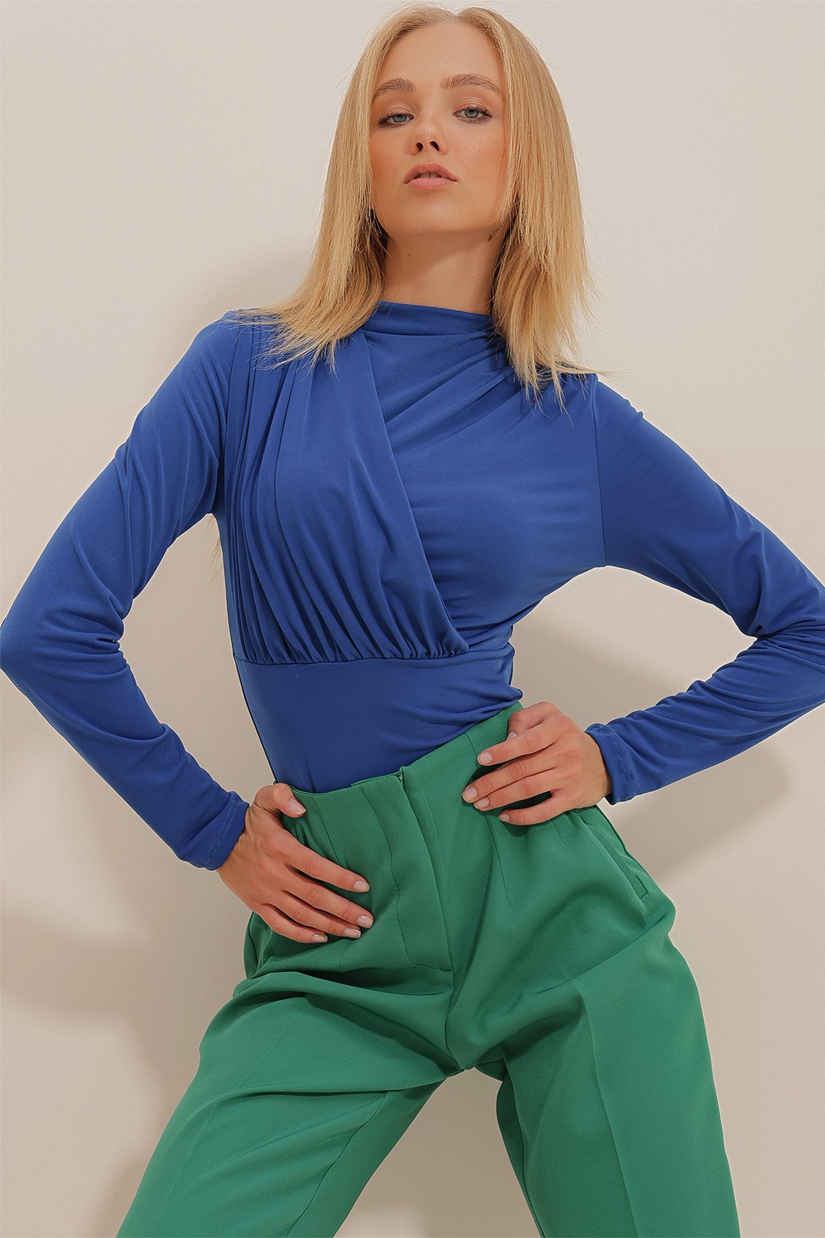 Trend Alaçatı Stili Dámský Saks stojací límec s drapérií Sandy body s patentkami
