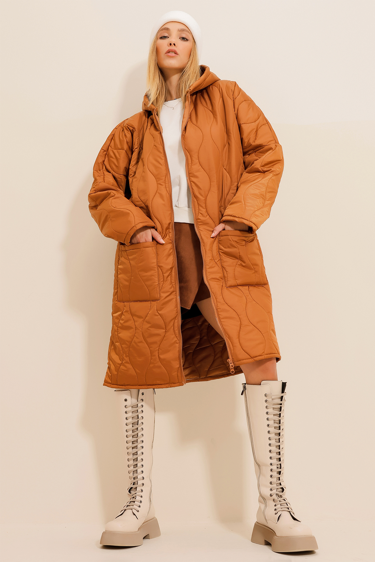 Trend Alaçatı Stili Women's Camel Double Pockets Front Double Zipper Hooded Long Puffer Coat