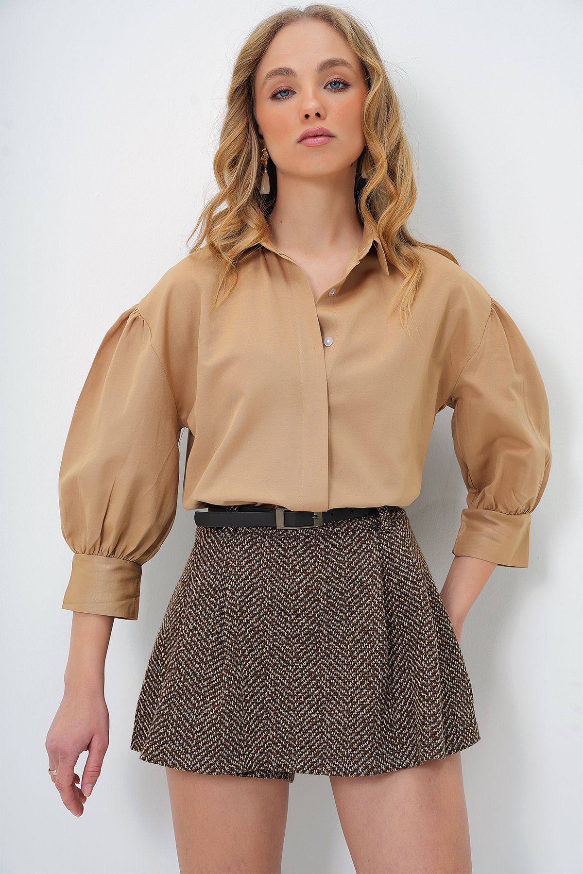 Trend Alaçatı Stili Women's Dark Beige Balloon Sleeve Basic Poplin Shirt